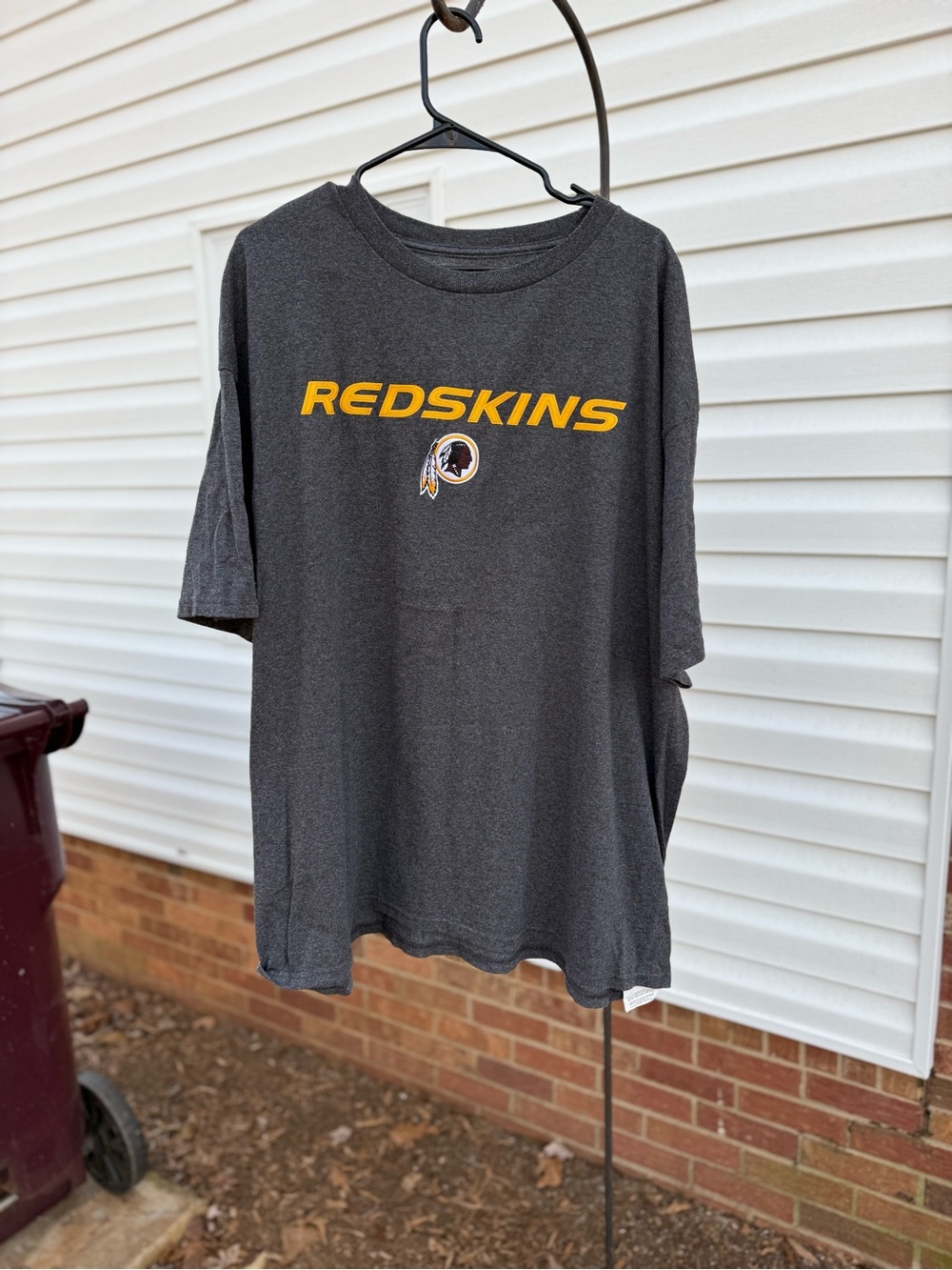 NFL Washington Redskins Short Sleeve Logo Tee - Charcoal with Yellow
